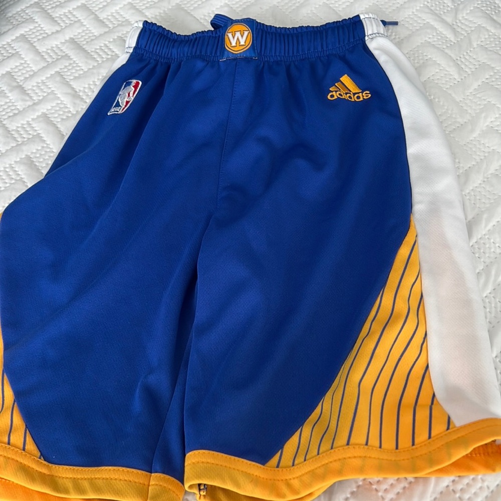 Boys Golden State Warriors shorts, size small